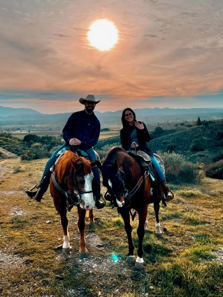 couple-horseback-riding-vino-vaqueros Things to Do in the Santa Ynez Valley